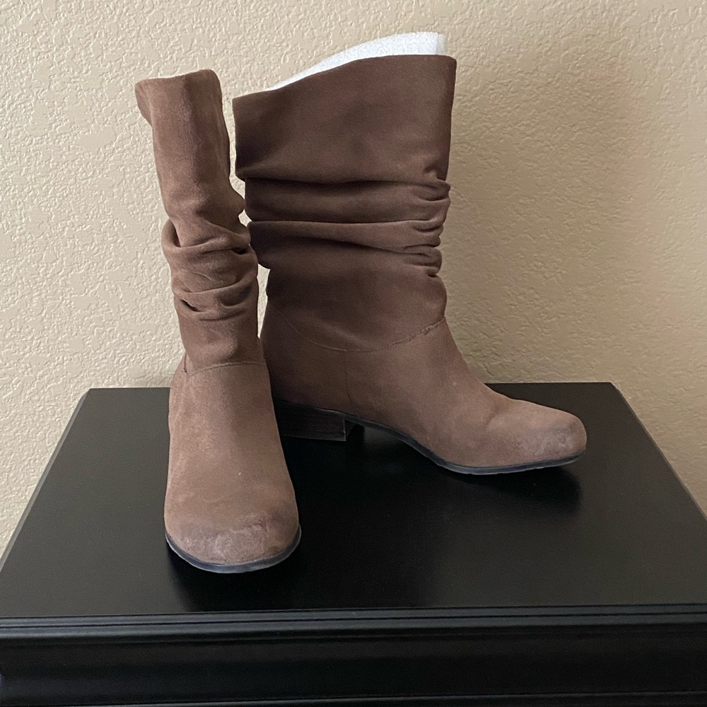Arturo Chiang Brown Heeled Boots with Slouchy Design